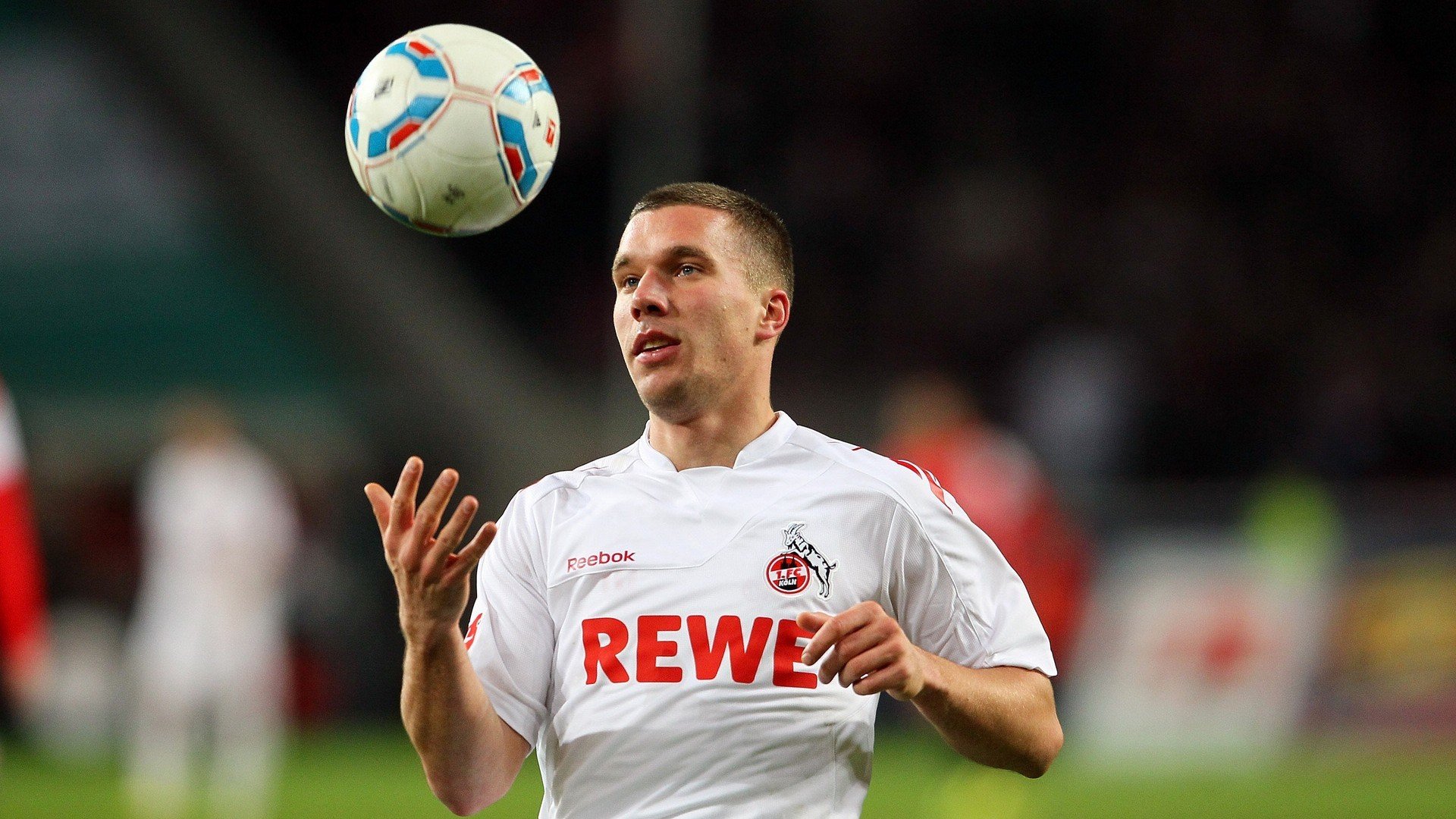 五大联赛球队是否过度依赖边锋创造机会,五大联赛球队球员